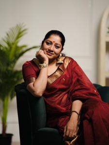 actress-anumol-in-maroon-colour-saree-images