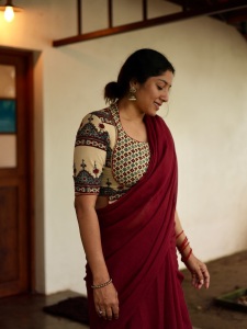 actress-anumol-in-maroon-saree-with-design-blouse-latest-photos-001