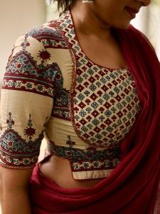 actress-anumol-in-maroon-saree-with-design-blouse-latest-photos-003
