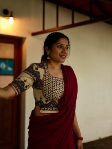 actress-anumol-in-maroon-saree-with-design-blouse-latest-photos-005
