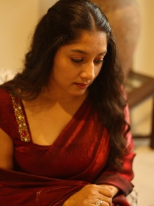 actress-anumol-in-maroon-saree-with-design-blouse-latest-photos-009