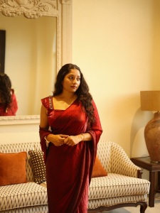 actress-anumol-in-maroon-saree-with-design-blouse-latest-photos-010