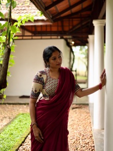 actress-anumol-in-maroon-saree-with-design-blouse-latest-photos