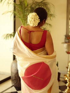 actress-anumol-in-onam-saree-fashion-photos-003