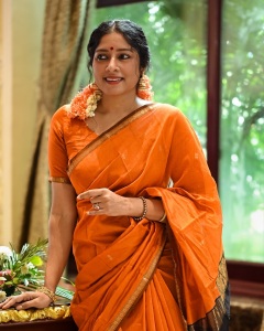 actress-anumol-in-orange-saree-with-black-mundhanai-style-photos