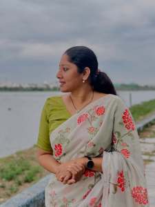 actress-anumol-in-printed-saree-with-blouse-latest-design-photos-001