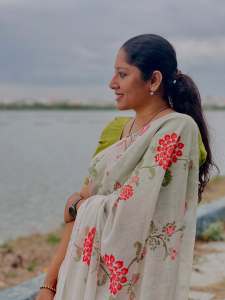 actress-anumol-in-printed-saree-with-blouse-latest-design-photos-003