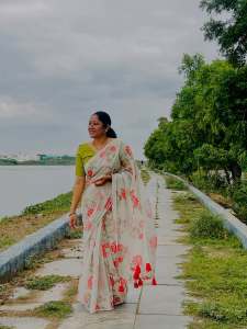 actress-anumol-in-printed-saree-with-blouse-latest-design-photos-005