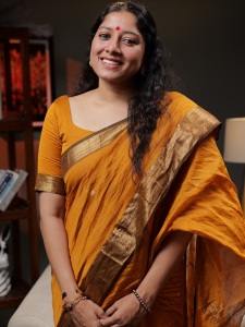 actress-anumol-in-thenmozhi-designs-saree-blouse-images-002