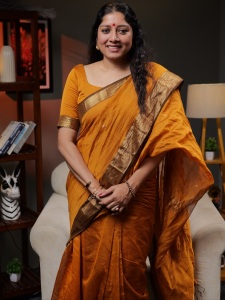 actress-anumol-in-thenmozhi-designs-saree-blouse-images-004