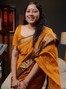 actress-anumol-in-thenmozhi-designs-saree-blouse-images