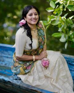 actress-anumol-in-traditional-dhavani-set-dress-photoshoot-002