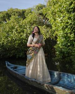 actress-anumol-in-traditional-dhavani-set-dress-photoshoot-004