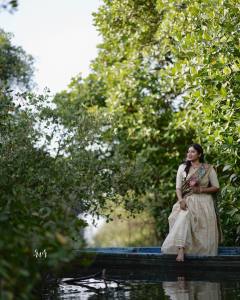 actress-anumol-in-traditional-dhavani-set-dress-photoshoot-006