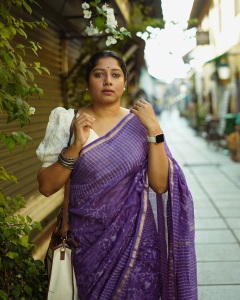 actress-anumol-in-violet-saree-with-white-blouse-ideas-photos-010