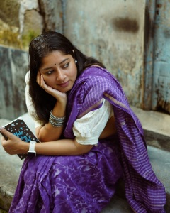 actress-anumol-in-violet-saree-with-white-blouse-ideas-photos