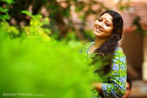 actress-anumol-latest-photo0921-00739