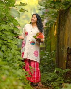 actress-anumol-new-onam-2023-photoshoot-001