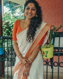actress anumol new photos 0421-001