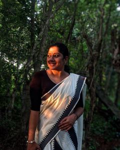 actress anumol new photos 0421-008