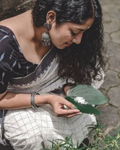 actress anumol new photos 0421
