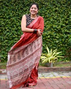 actress-anumol-new-photos-in-red-beautiful-saree-0929-001