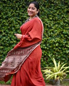 actress-anumol-new-photos-in-red-beautiful-saree-0929-002