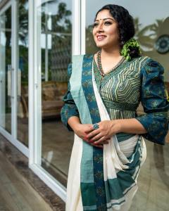 actress-anumol-onam-photos-003