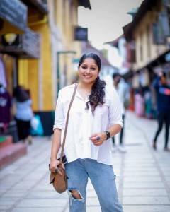 actress-anumol-onam-photos