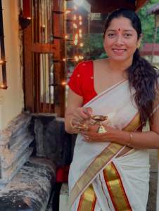 actress-anumol-trending-fashion-ideas-photos-004