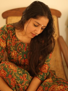 actress-anumol-trending-fashion-ideas-photos-008