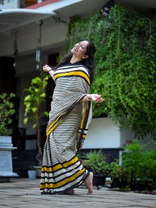 anumol-bold-and-stunning-look-photos-015