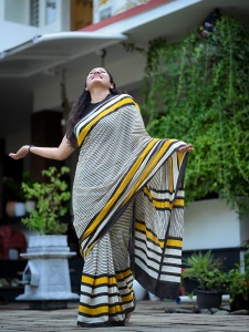 anumol-bold-and-stunning-look-photos-016