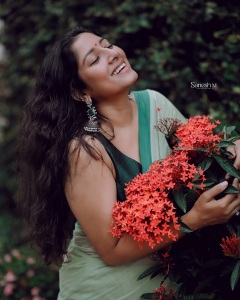 anumol-bold-and-stunning-look-photos-017