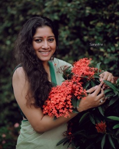 anumol-bold-and-stunning-look-photos-018