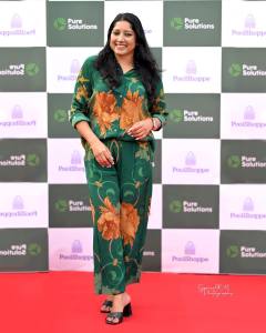 anumol-in-green-jumpsuit-style-dress-003