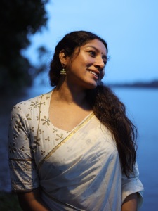 anumol-in-onam-saree-with-blouse-style-photos-001