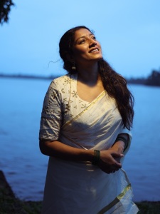 anumol-in-onam-saree-with-blouse-style-photos-002