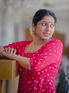 anumol-in-pink-anarkali-churidar-and-hair-hairstyle-ideas-photos-011