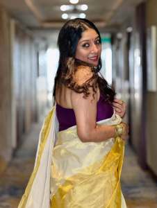 anumol-in-trending-blouse-design-with-saree-drape-photos-001