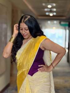 anumol-in-trending-blouse-design-with-saree-drape-photos-003