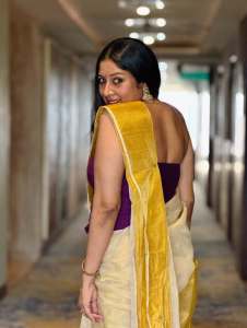 anumol-in-trending-blouse-design-with-saree-drape-photos-007