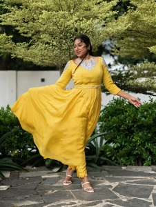 anumol-in-yellow-party-wear-dress-images-002