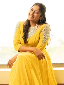 anumol-in-yellow-party-wear-dress-images-003