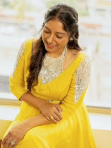 anumol-in-yellow-party-wear-dress-images-004
