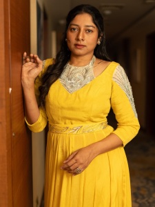 anumol-in-yellow-party-wear-dress-images-006