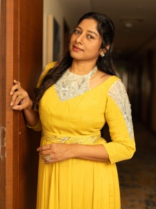anumol-in-yellow-party-wear-dress-images-007