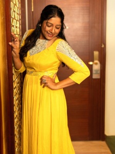 anumol-in-yellow-party-wear-dress-images-010
