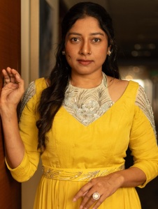 anumol-in-yellow-party-wear-dress-images-012