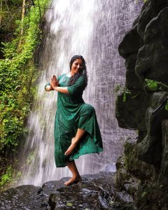 anumol-latest-photos-09983-1021